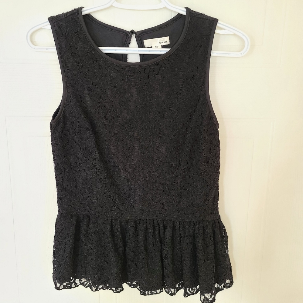 Garage Sleeveless Lace Peplum Top. Black. XS.